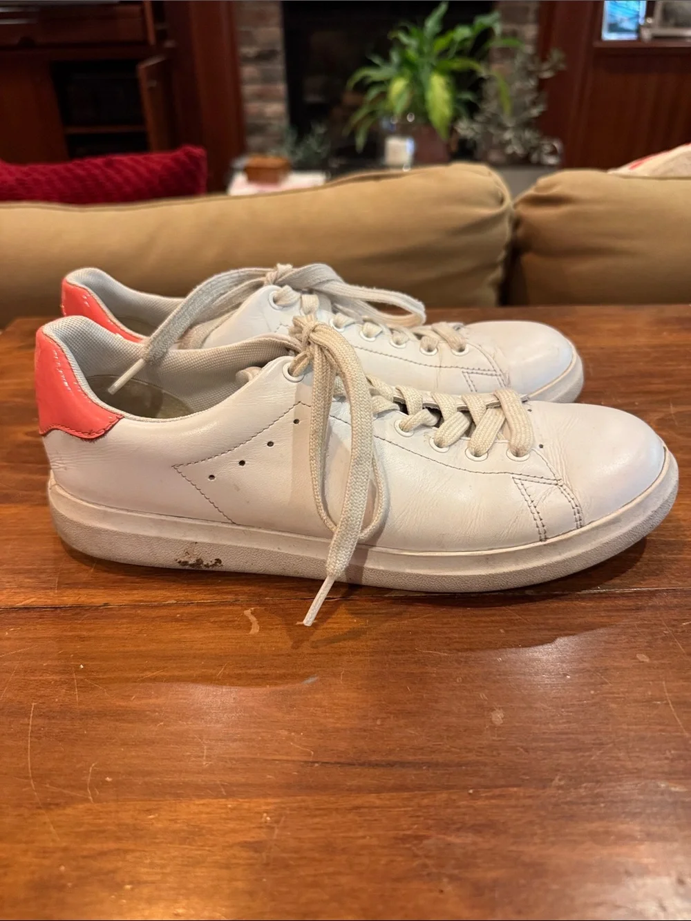 Tory Burch Women’s Sneakers 8 White Leather Comfort Travel Peach Logo